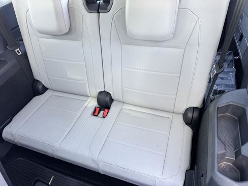 Used 2020 Volkswagen Tiguan SE w/ Panoramic Sunroof Package FWD image 29