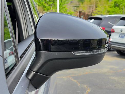 Used 2023 Volkswagen Tiguan SE R-Line image 16