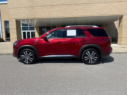 Used 2025 Nissan Pathfinder Platinum w/ Cargo Package