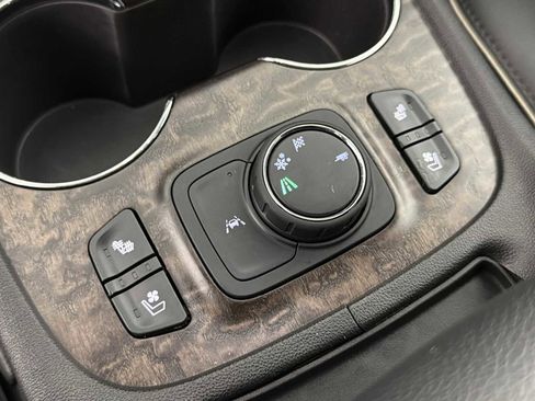 Used 2022 GMC Acadia Denali w/ Denali Ultimate Package image 32