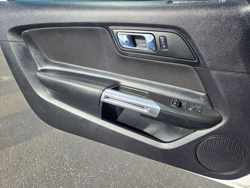 Used 2017 Ford Mustang Coupe RWD image 20