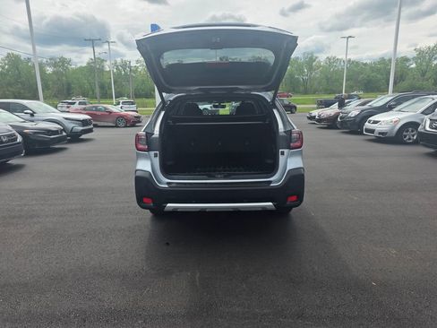 Used 2025 Subaru Outback Limited AWD/4WD image 13