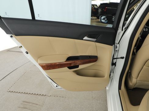 Used 2011 Honda Accord EX-L image 16