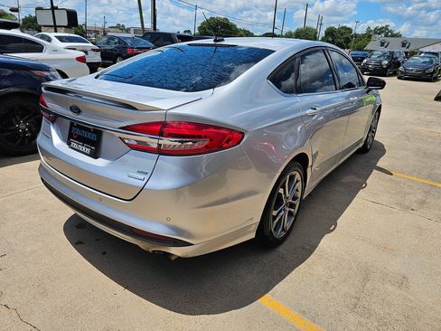 Used 2017 Ford Fusion SE w/ Equipment Group 201A FWD image 5