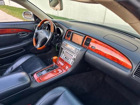 Used 2004 Lexus SC 430 Convertible RWD image 24