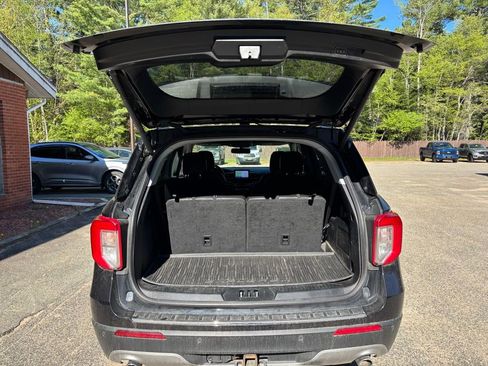 Used 2022 Ford Explorer Limited w/ Equipment Group 301A AWD/4WD image 4