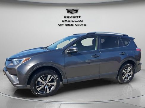 Used 2018 Toyota RAV4 XLE image 4