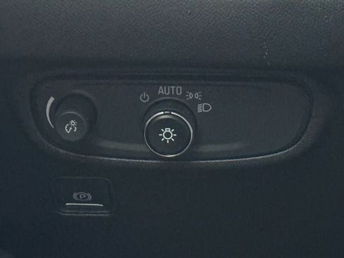 Used 2023 GMC Terrain SLE image 17