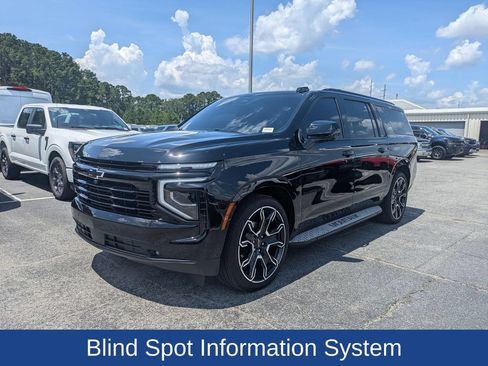 Used 2026 Chevrolet Suburban RST w/ RST Capability Package AWD/4WD image 9