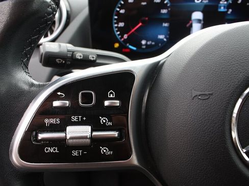 Used 2023 Mercedes-Benz GLA 250 w/ Premium Package image 11