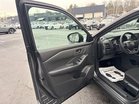 Used 2025 Nissan Rogue S image 11