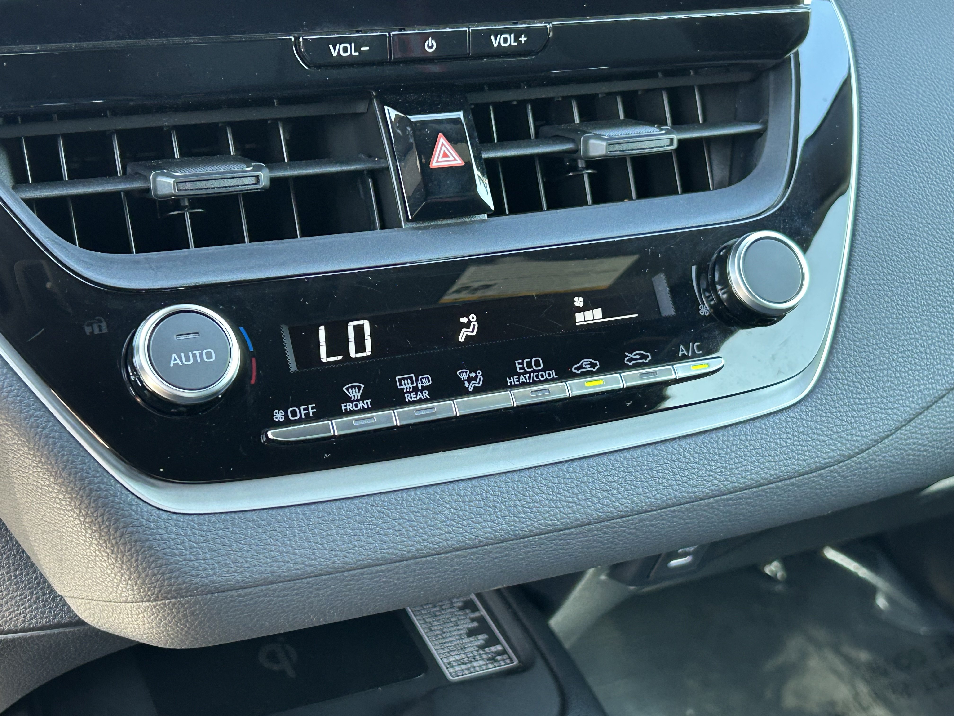 Certified 2026 Toyota Corolla SE w/ SE Package FWD image 21