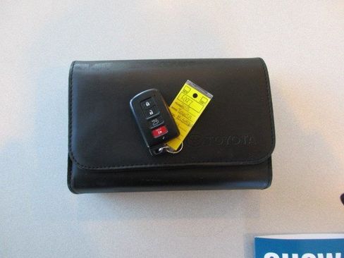 Used 2015 Toyota Highlander XLE image 39