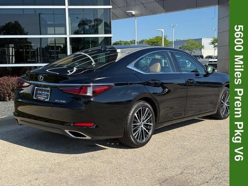 Used 2025 Lexus ES 350 w/ Premium Package FWD image 2