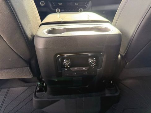 New 2026 Chevrolet Suburban Premier image 18