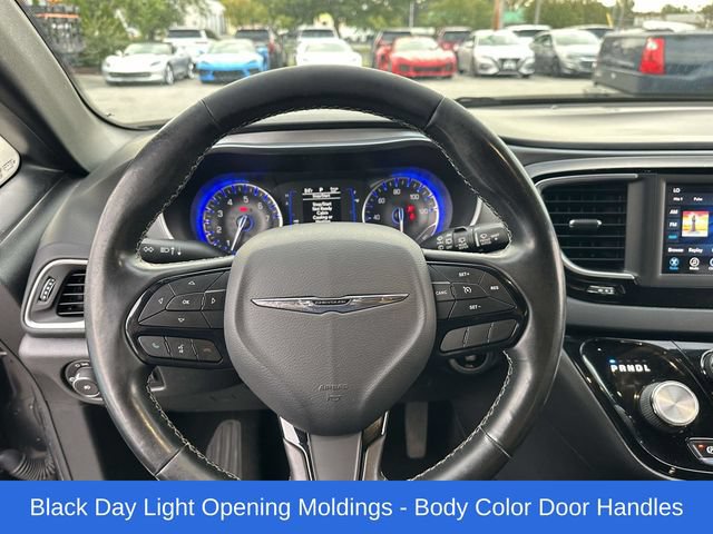 Used 2019 Chrysler Pacifica Touring Plus w/ S Appearance Package FWD image 11