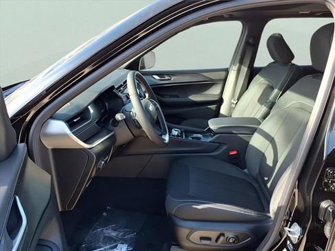 New 2025 Jeep Grand Cherokee Laredo X w/ Luxury Tech Group I image 17