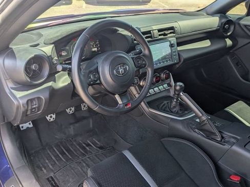 Used 2024 Toyota GR86 Premium RWD image 31