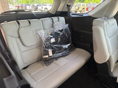 Certified 2025 Ford Explorer Platinum w/ Ultimate Package AWD/4WD image 25