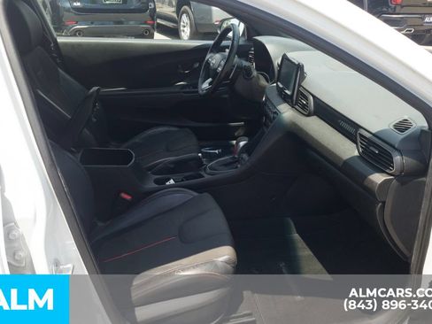 Used 2019 Hyundai Veloster 2.0 Premium FWD image 17