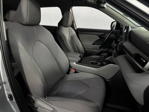 Used 2023 Toyota Highlander LE image 15