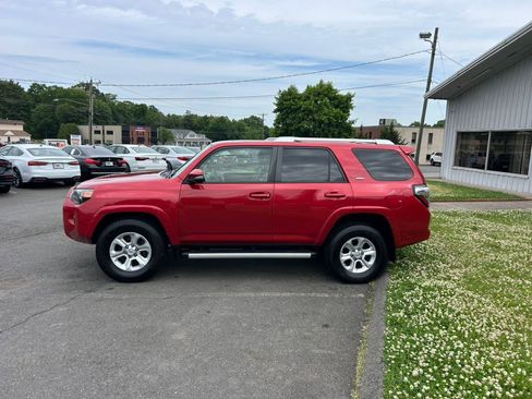 Used 2017 Toyota 4Runner SR5 Premium AWD/4WD image 3