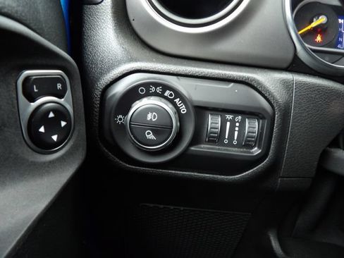 Used 2020 Jeep Gladiator Sport w/ Quick Order Package 24S AWD/4WD image 23