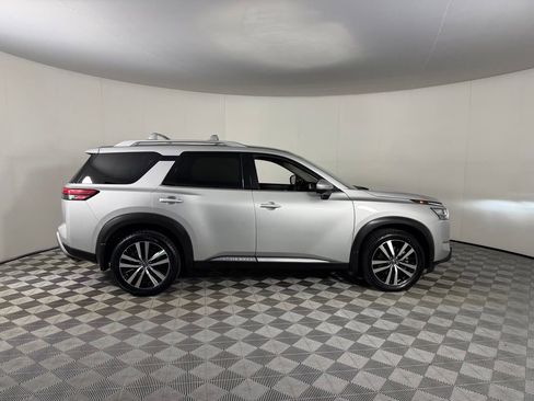 Used 2024 Nissan Pathfinder Platinum AWD/4WD image 8