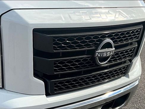 Used 2023 Nissan Titan SV image 36