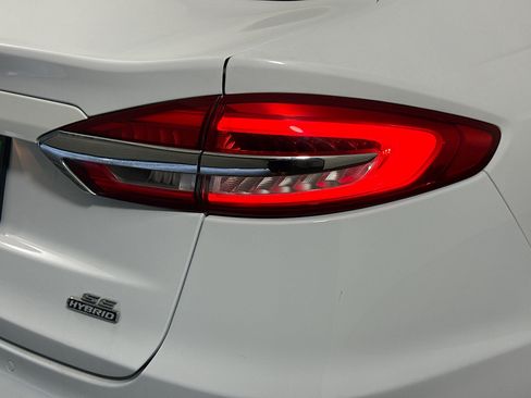 Used 2020 Ford Fusion SE FWD image 34