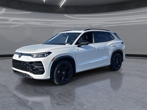 New 2026 Volkswagen Tiguan SE R-Line image 3