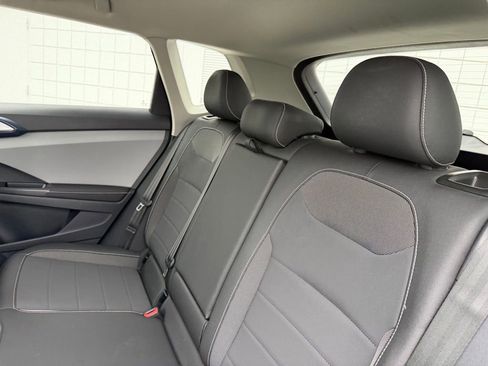 Used 2024 Volkswagen Taos SE FWD image 19
