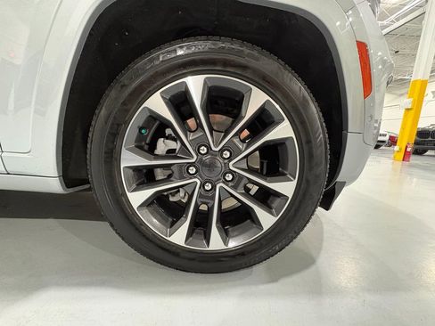 Used 2024 Jeep Grand Cherokee L Overland w/ Luxury Tech Group IV image 70