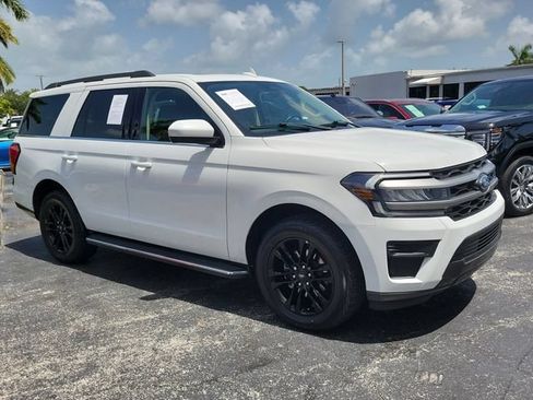 Used 2023 Ford Expedition XLT RWD image 2