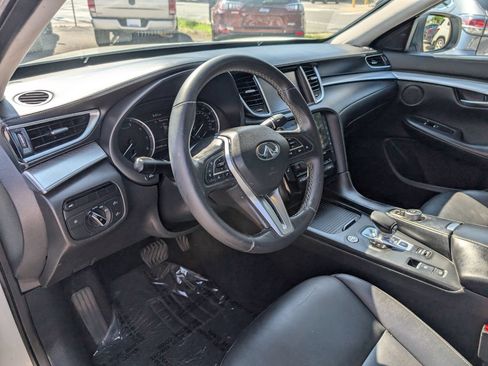 Used 2019 INFINITI QX50 Luxe w/ Navigation Package FWD image 12