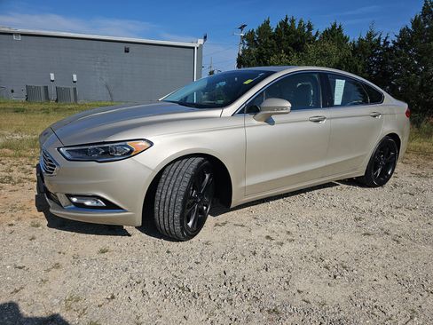 Used 2017 Ford Fusion Titanium FWD image 8