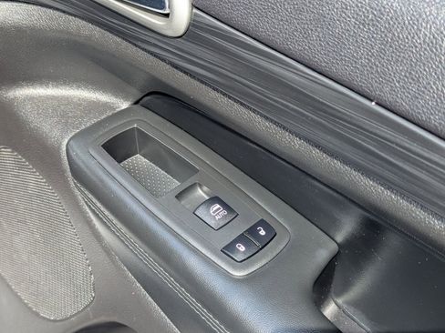 Used 2019 Jeep Grand Cherokee Laredo w/ Laredo X Package RWD image 36