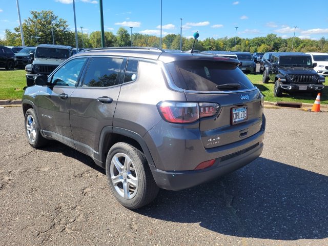 Used 2024 Jeep Compass Latitude w/ Convenience Group AWD/4WD image 3