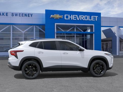 New 2026 Chevrolet Trax ACTIV w/ Sunroof Package FWD image 5