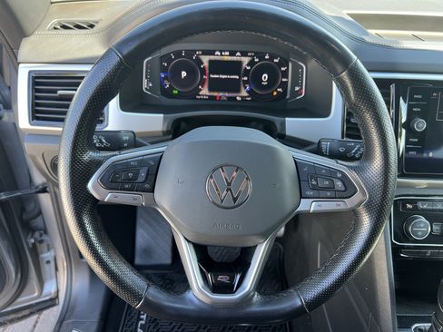 Used 2022 Volkswagen Atlas Cross Sport SEL R-Line AWD/4WD image 19