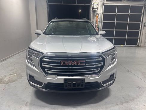 Used 2022 GMC Terrain SLT image 3