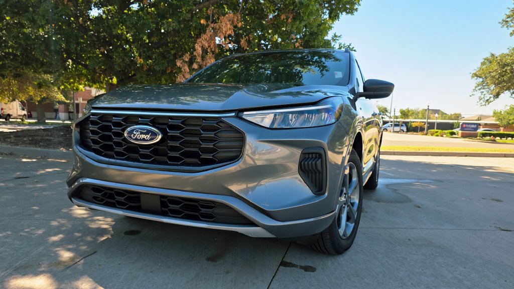 Used 2024 Ford Escape ST-Line AWD/4WD image 2