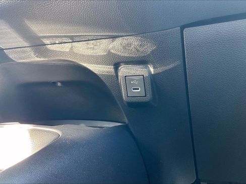 Used 2025 Toyota Corolla LE image 38