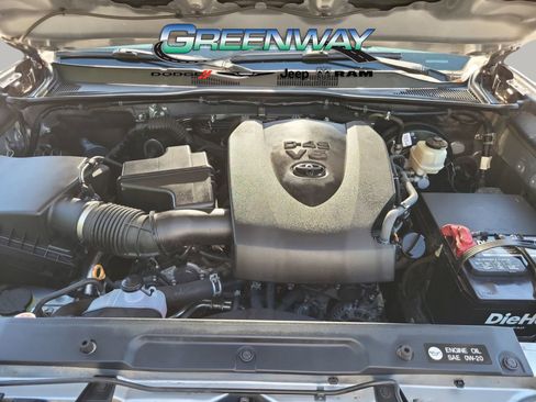 Used 2018 Toyota Tacoma TRD Sport w/ Technology Package image 24