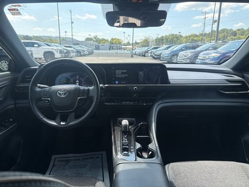 Used 2024 Toyota Crown AWD/4WD image 14