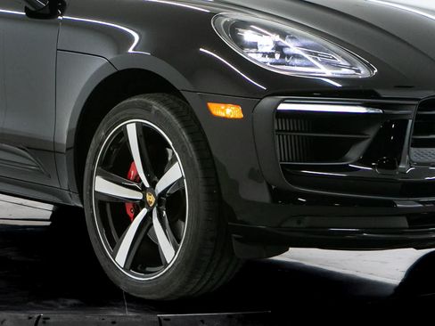 Certified 2023 Porsche Macan S AWD/4WD image 12