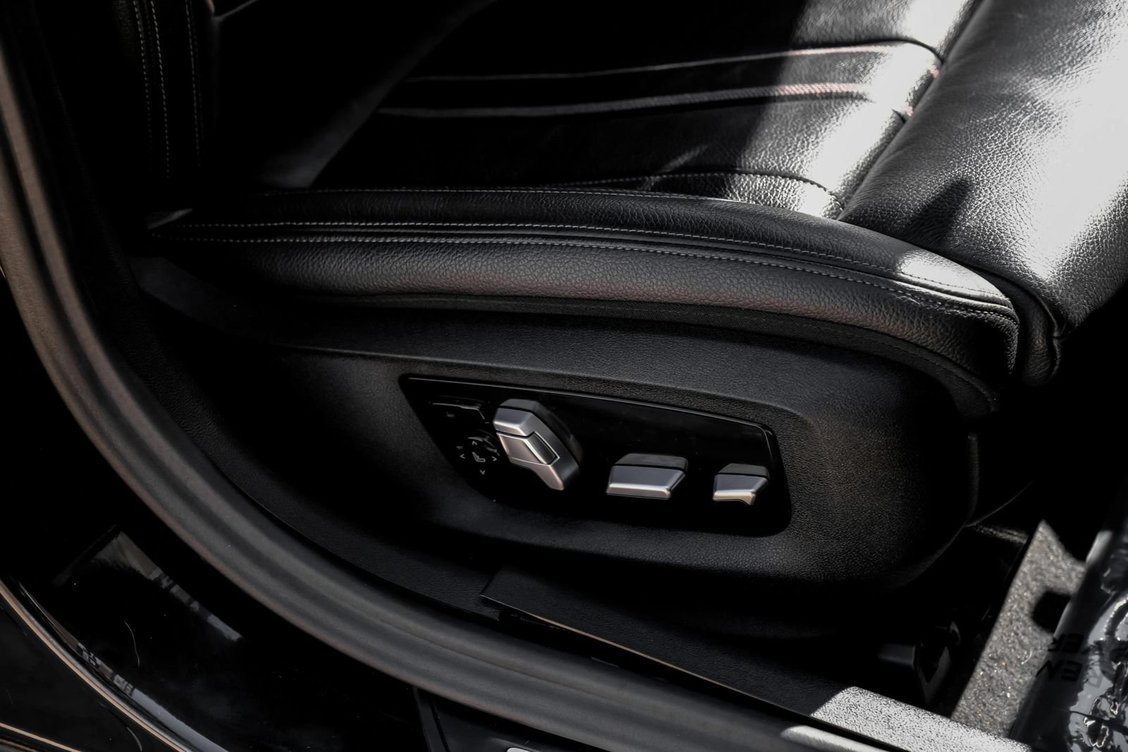 Used 2020 BMW M550i xDrive AWD/4WD image 41