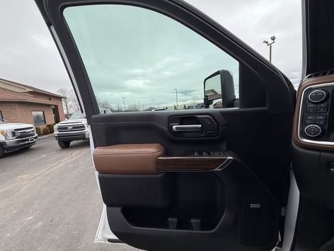 Used 2022 Chevrolet Silverado 2500 High Country image 21
