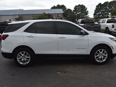 Used 2024 Chevrolet Equinox LS FWD image 4