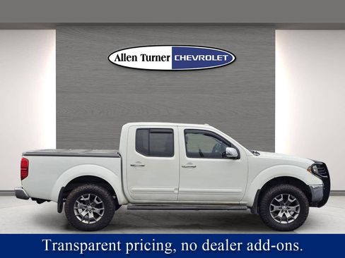 Used 2015 Nissan Frontier SL w/ Moonroof Package image 3